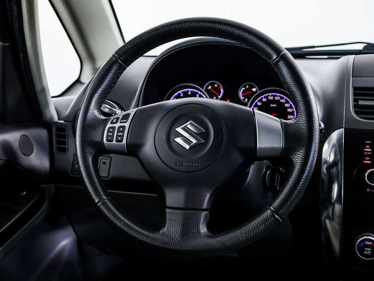 Suzuki SX4 с пробегом — 2011 год. Фото: #8