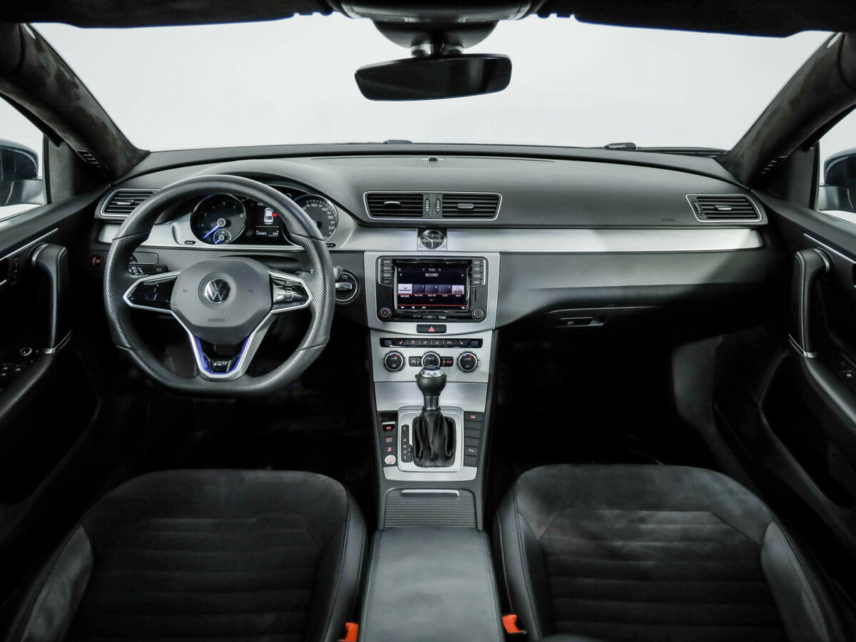 Volkswagen Passat с пробегом — 2014 год. Фото: #9