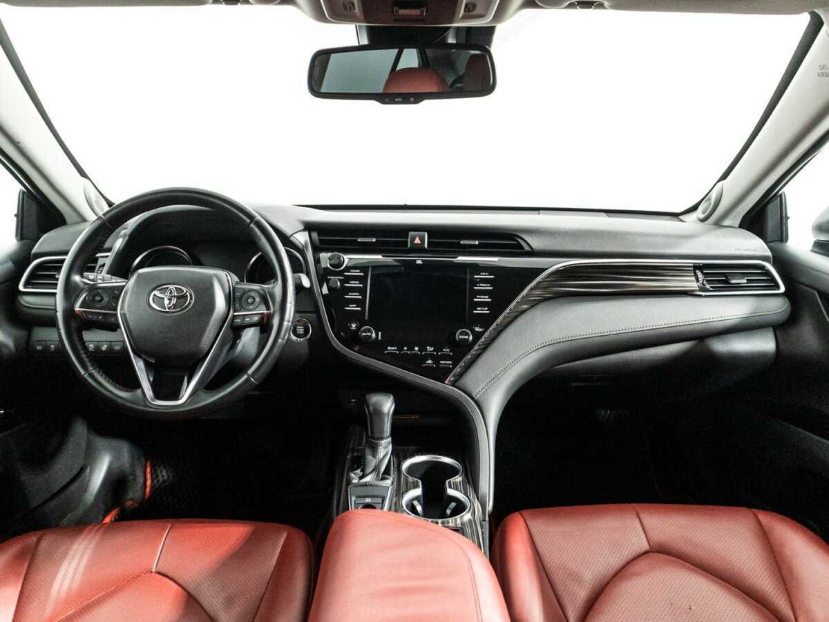 Toyota Camry с пробегом — 2019 год. Фото: #12