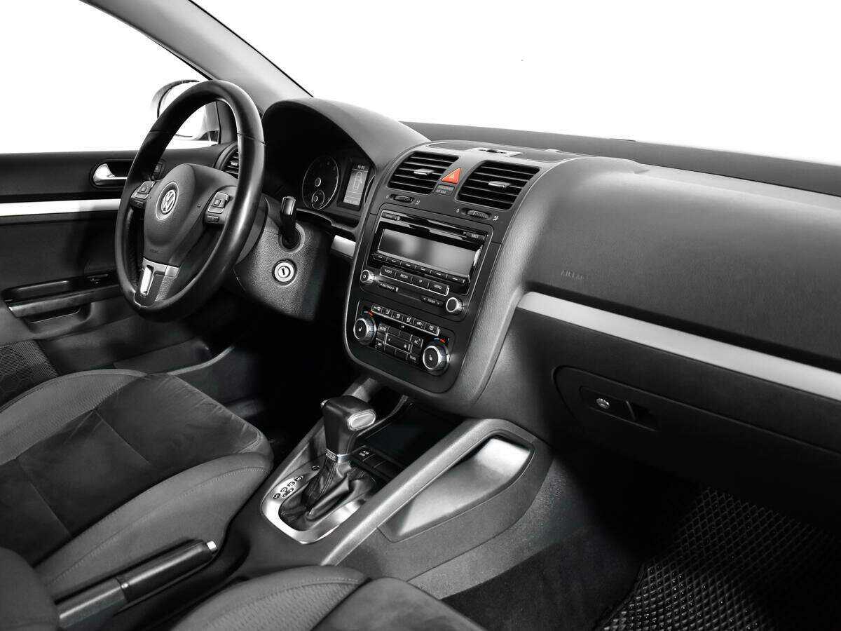 Volkswagen Jetta с пробегом — 2010 год. Фото: #8