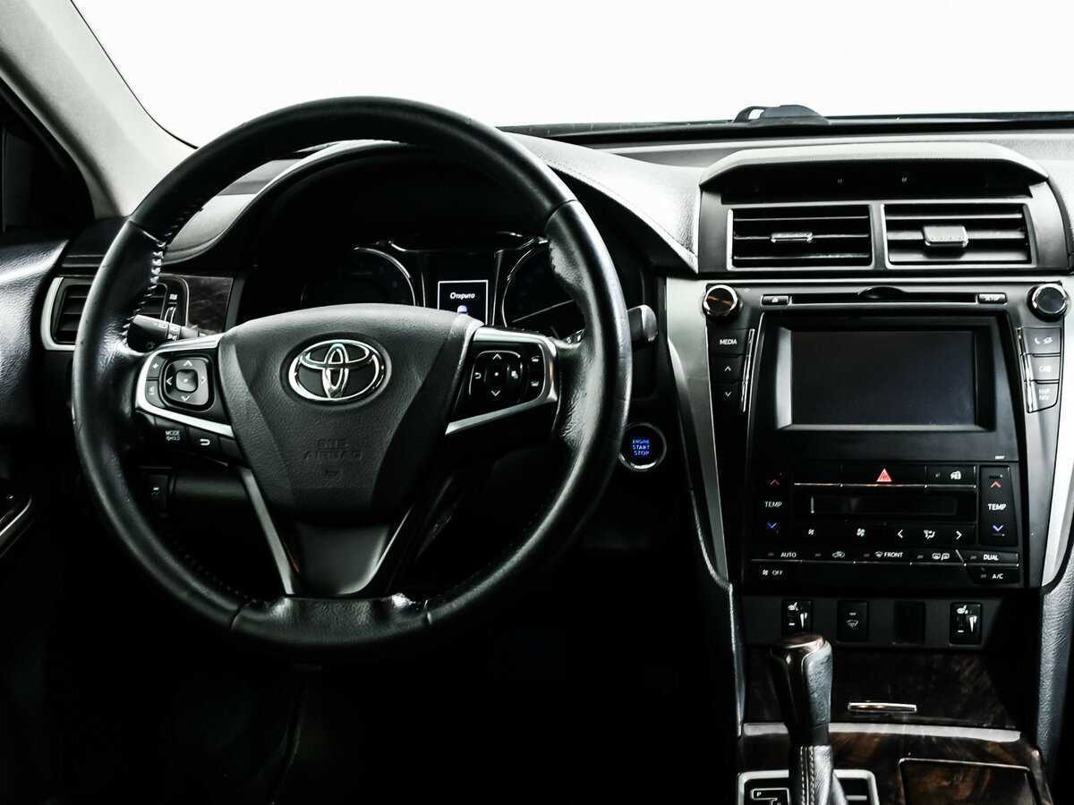 Toyota Camry с пробегом — 2016 год. Фото: #10