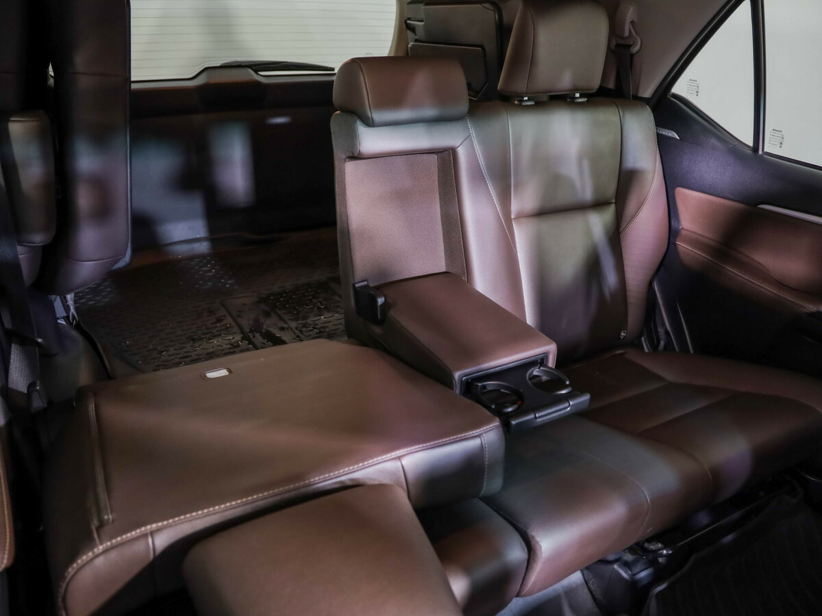 Toyota Fortuner с пробегом — 2017 год. Фото: #32