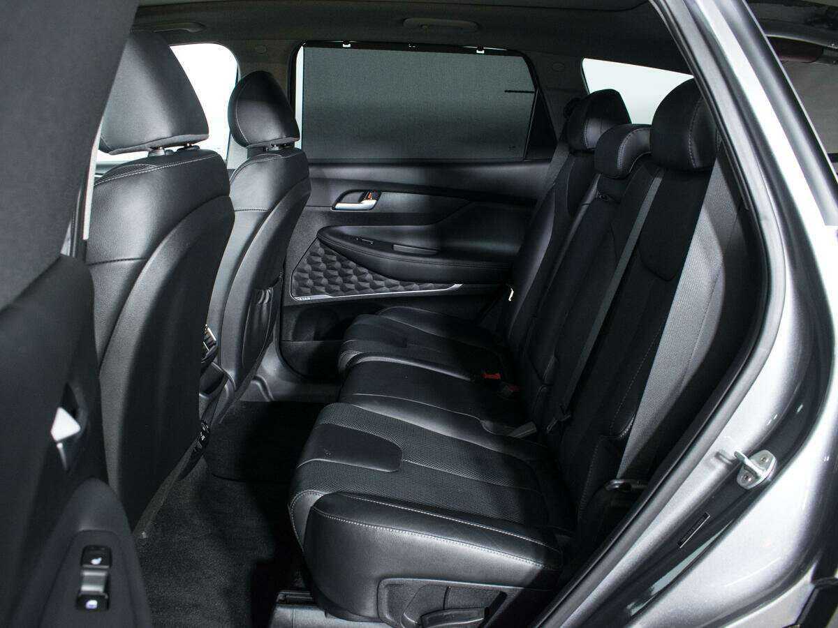 Hyundai Santa Fe с пробегом — 2018 год. Фото: #9