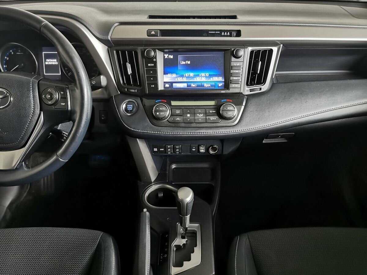 Toyota RAV4 с пробегом — 2018 год. Фото: #10