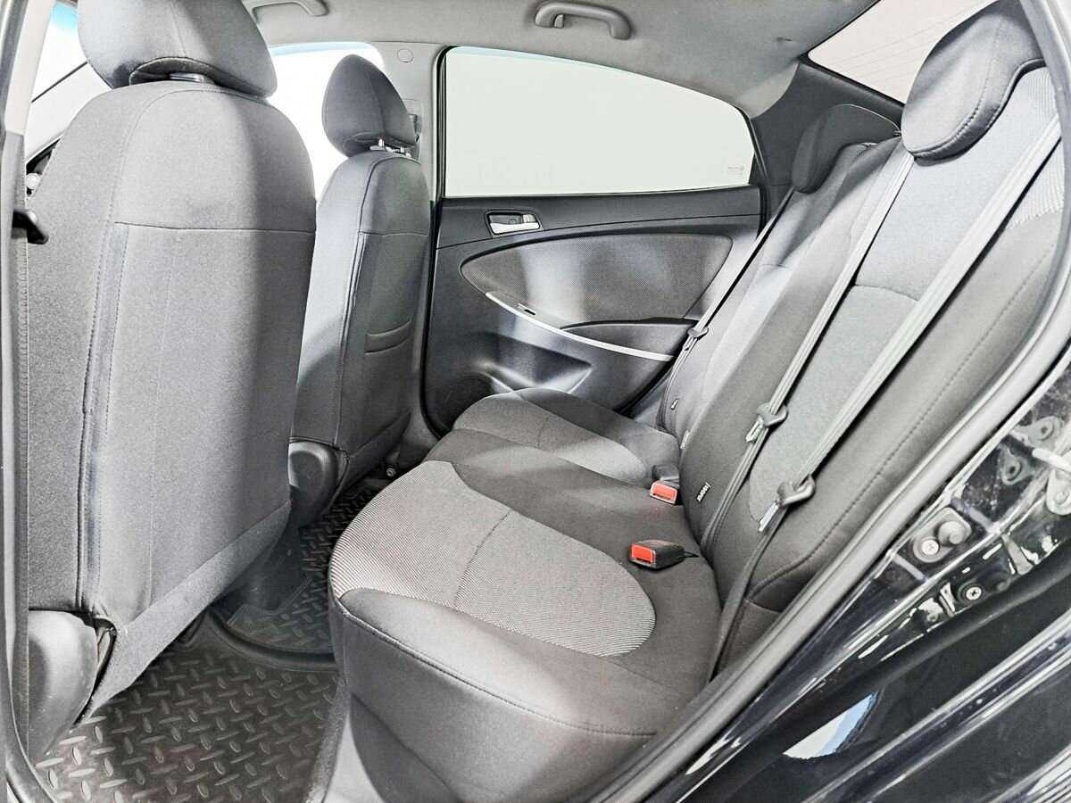 Hyundai Solaris с пробегом — 2011 год. Фото: #9