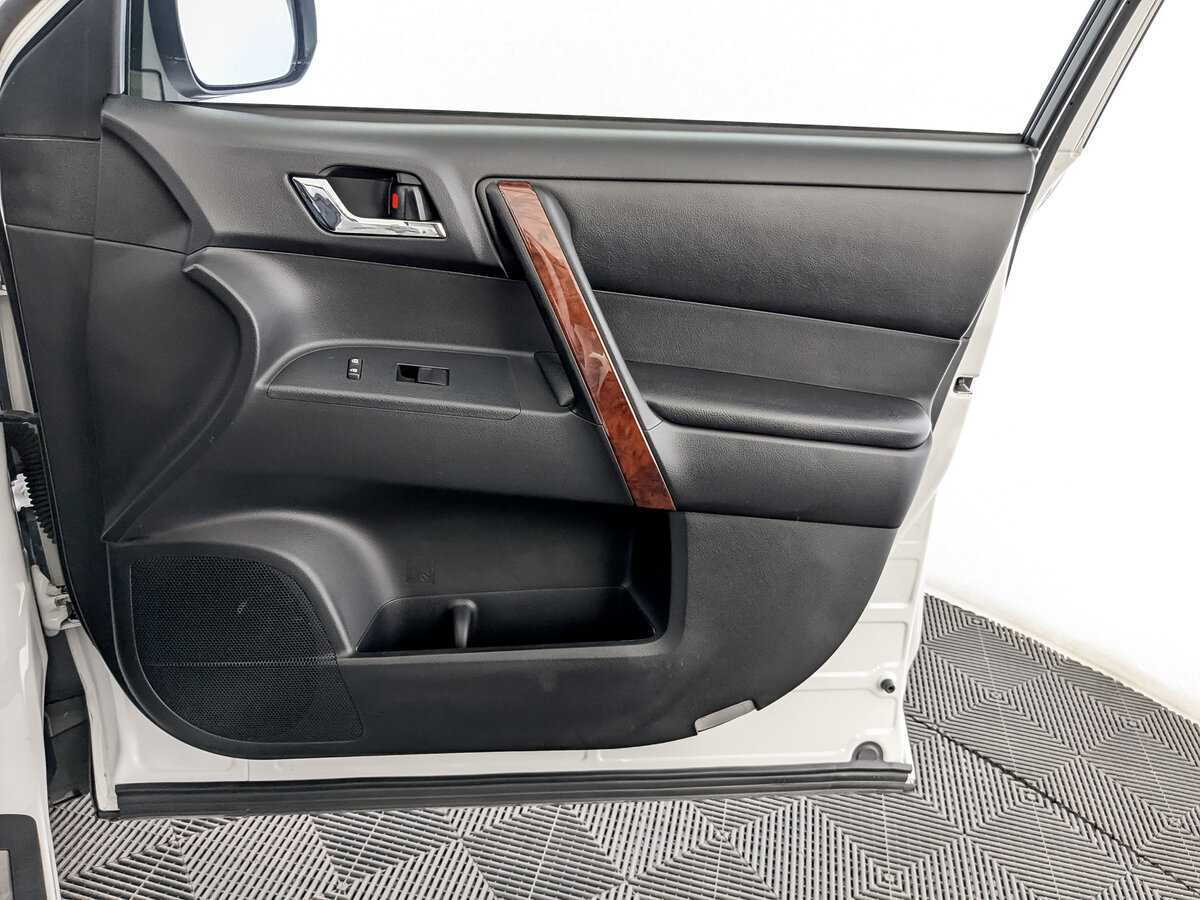 Toyota Highlander с пробегом — 2011 год. Фото: #23
