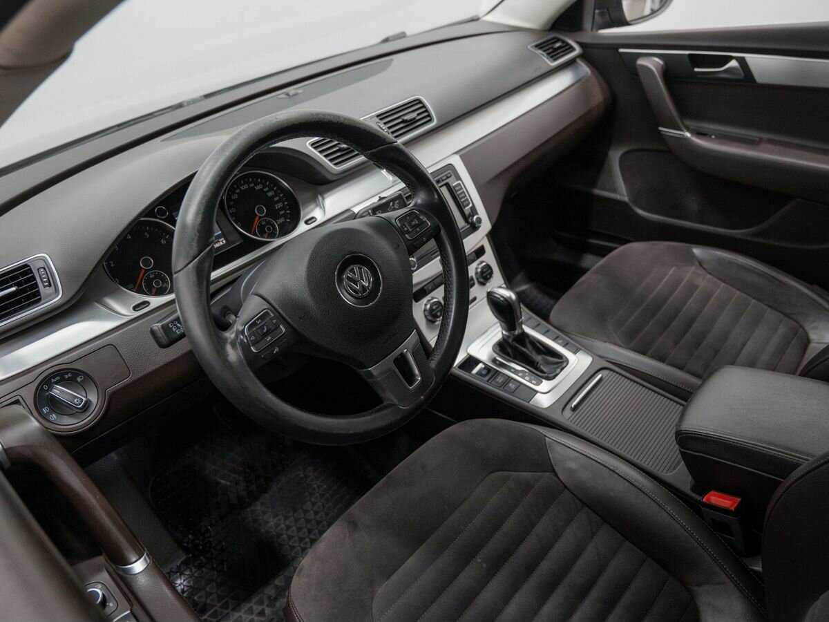 Volkswagen Passat с пробегом — 2012 год. Фото: #13