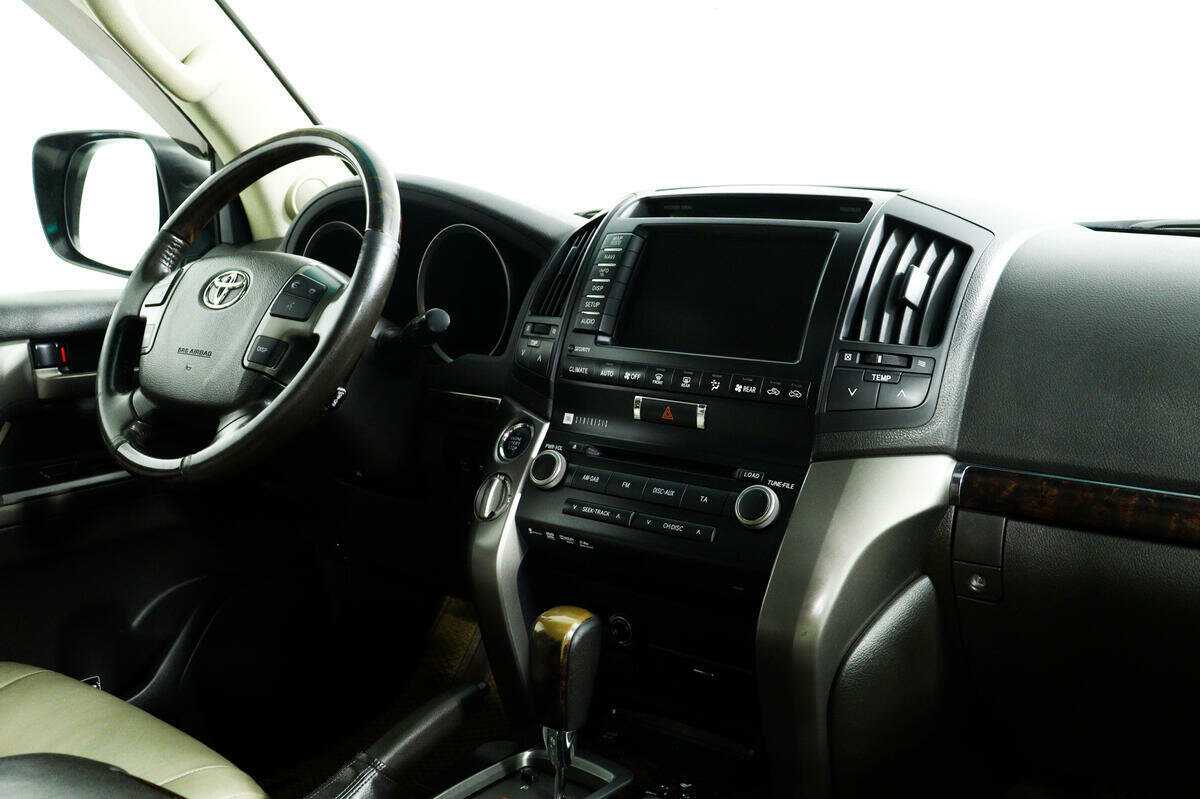 Toyota Land Cruiser с пробегом — 2011 год. Фото: #8
