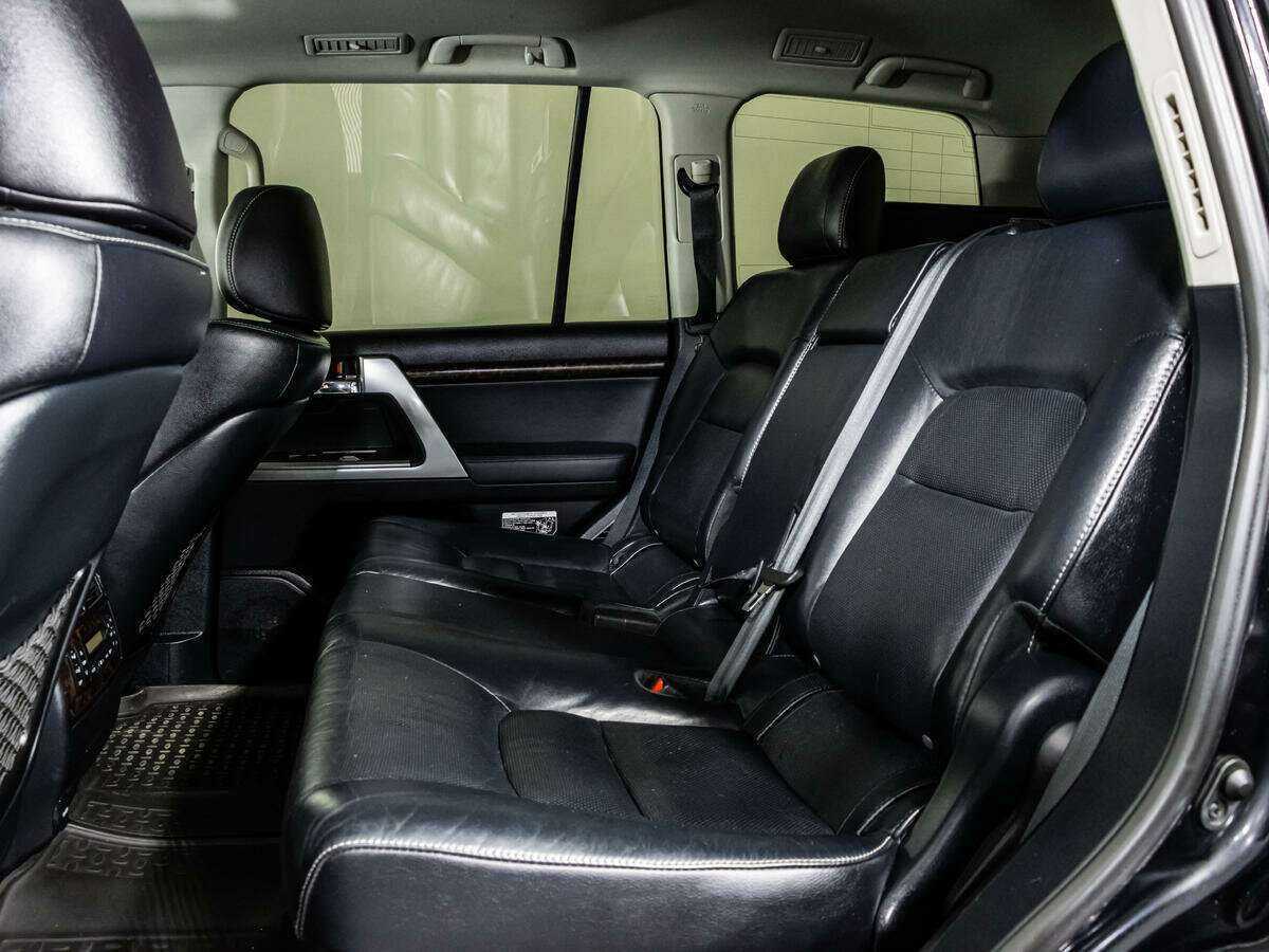 Toyota Land Cruiser с пробегом — 2014 год. Фото: #7