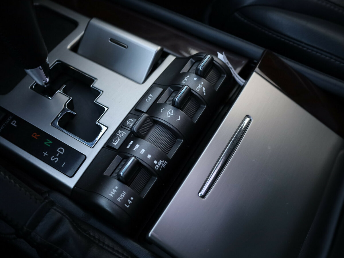 Lexus LX с пробегом — 2012 год. Фото: #23