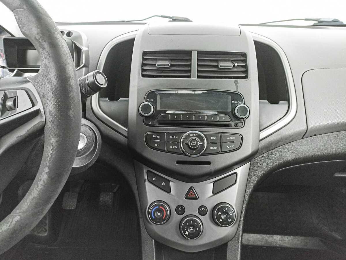 Chevrolet Aveo с пробегом — 2012 год. Фото: #12