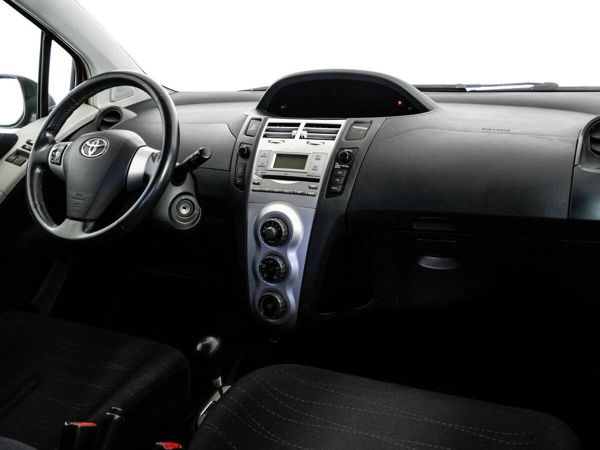 Toyota Yaris с пробегом — 2006 год. Фото: #7
