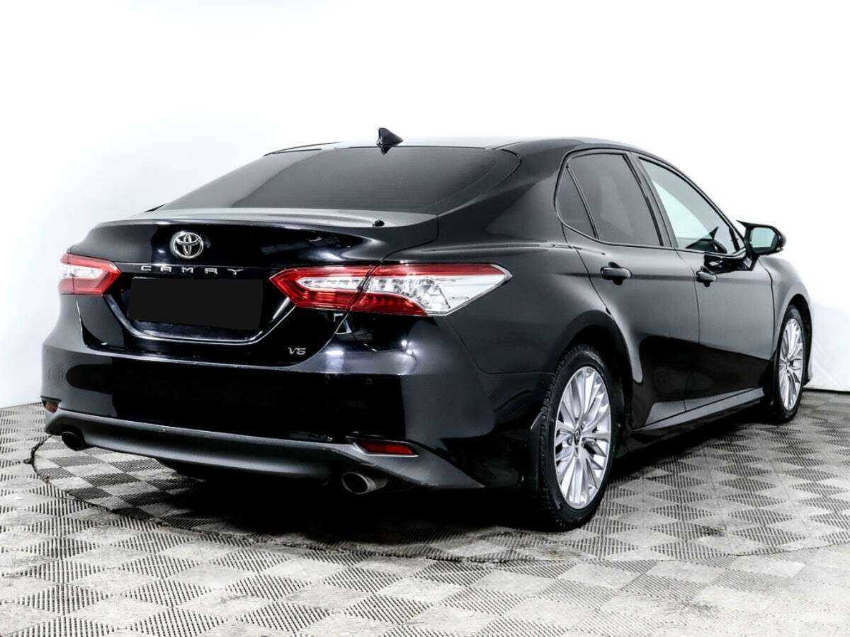 Toyota Camry с пробегом — 2018 год. Фото: #3