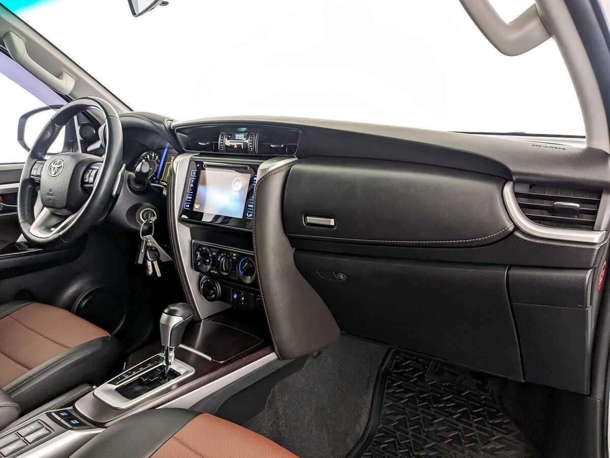 Toyota Fortuner с пробегом — 2018 год. Фото: #8