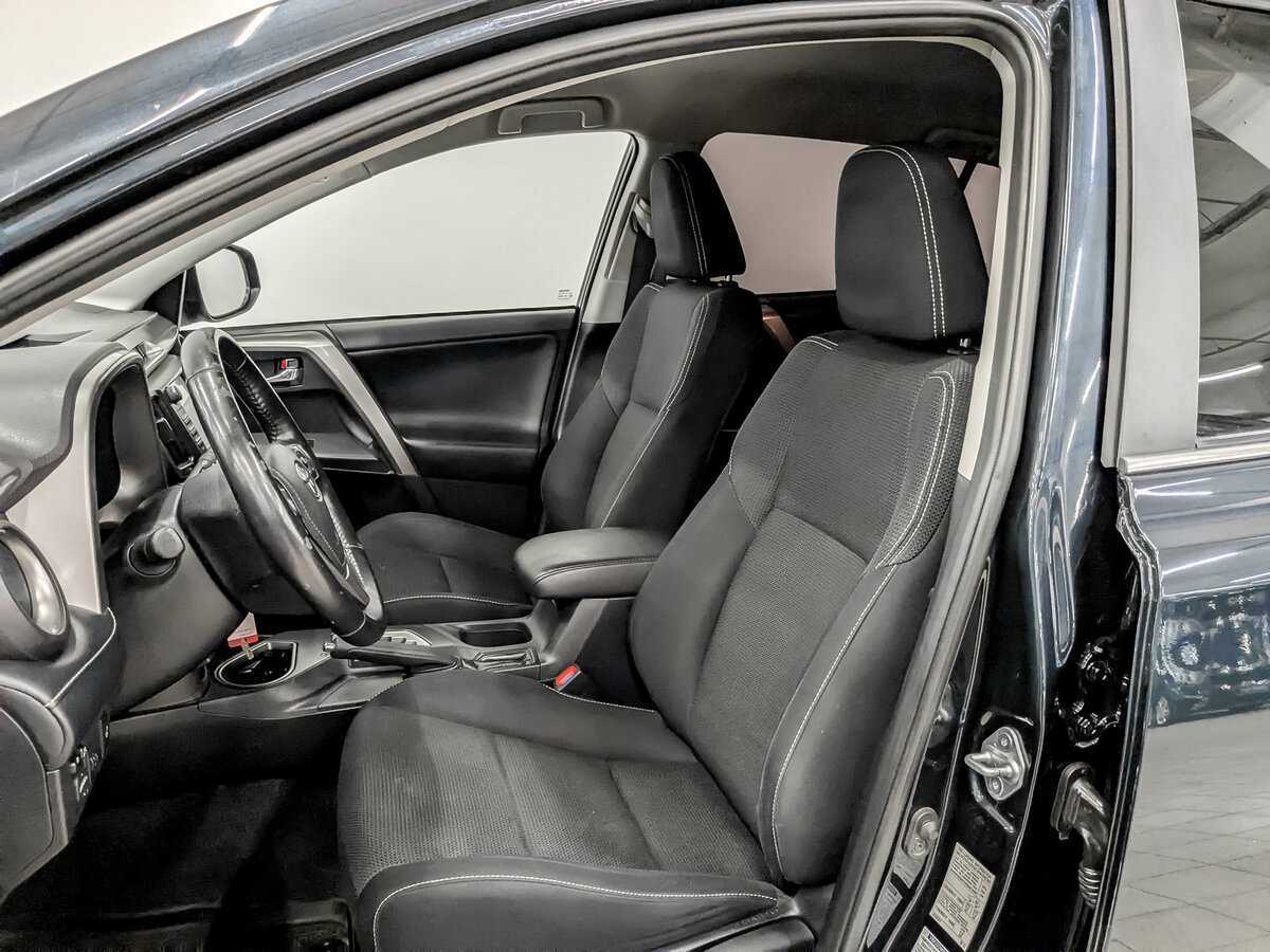 Toyota RAV4 с пробегом — 2017 год. Фото: #18