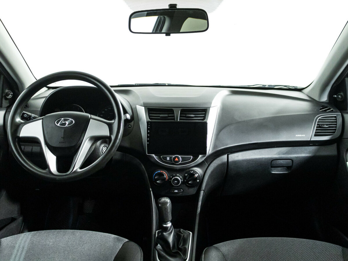 Hyundai Solaris с пробегом — 2011 год. Фото: #12