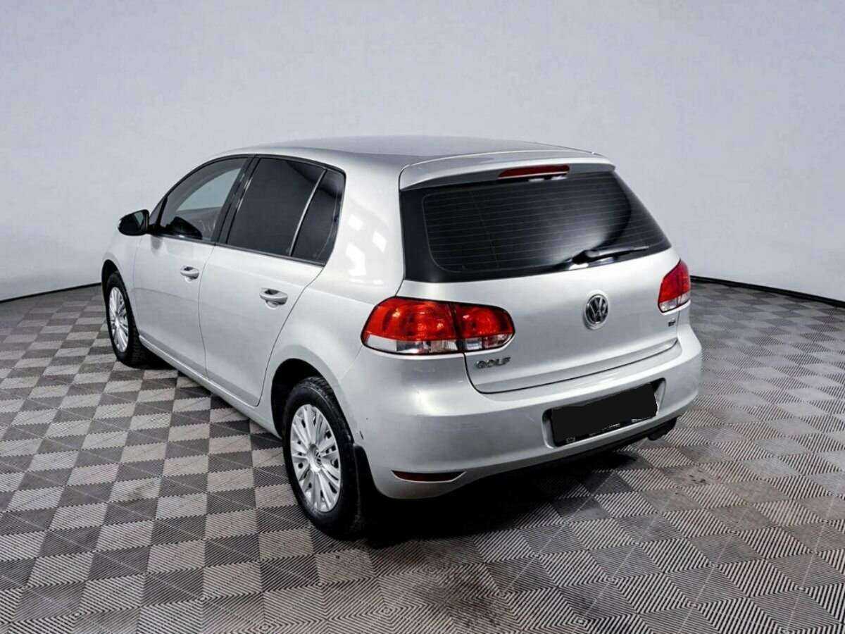 Volkswagen Golf с пробегом — 2010 год. Фото: #6