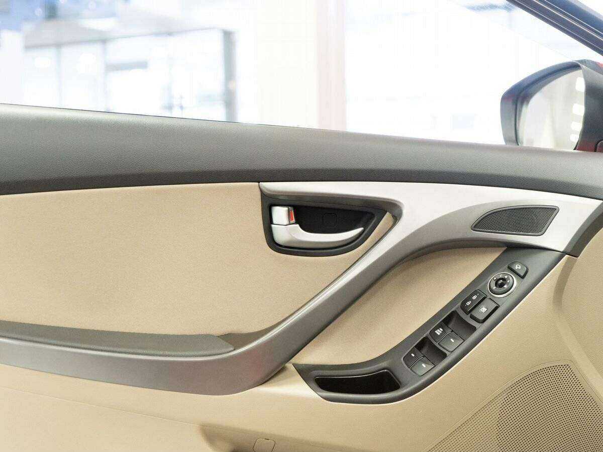Hyundai Elantra с пробегом — 2014 год. Фото: #15