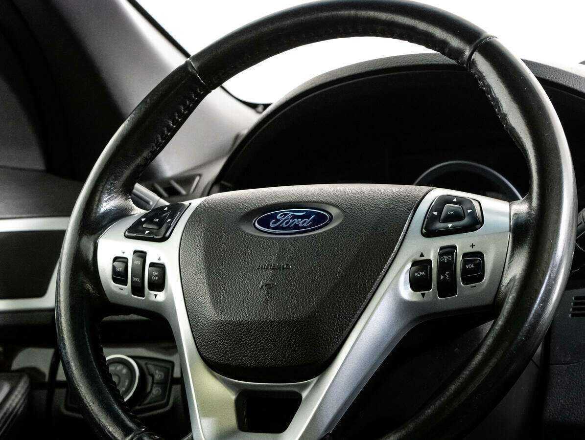 Ford Explorer с пробегом — 2013 год. Фото: #9