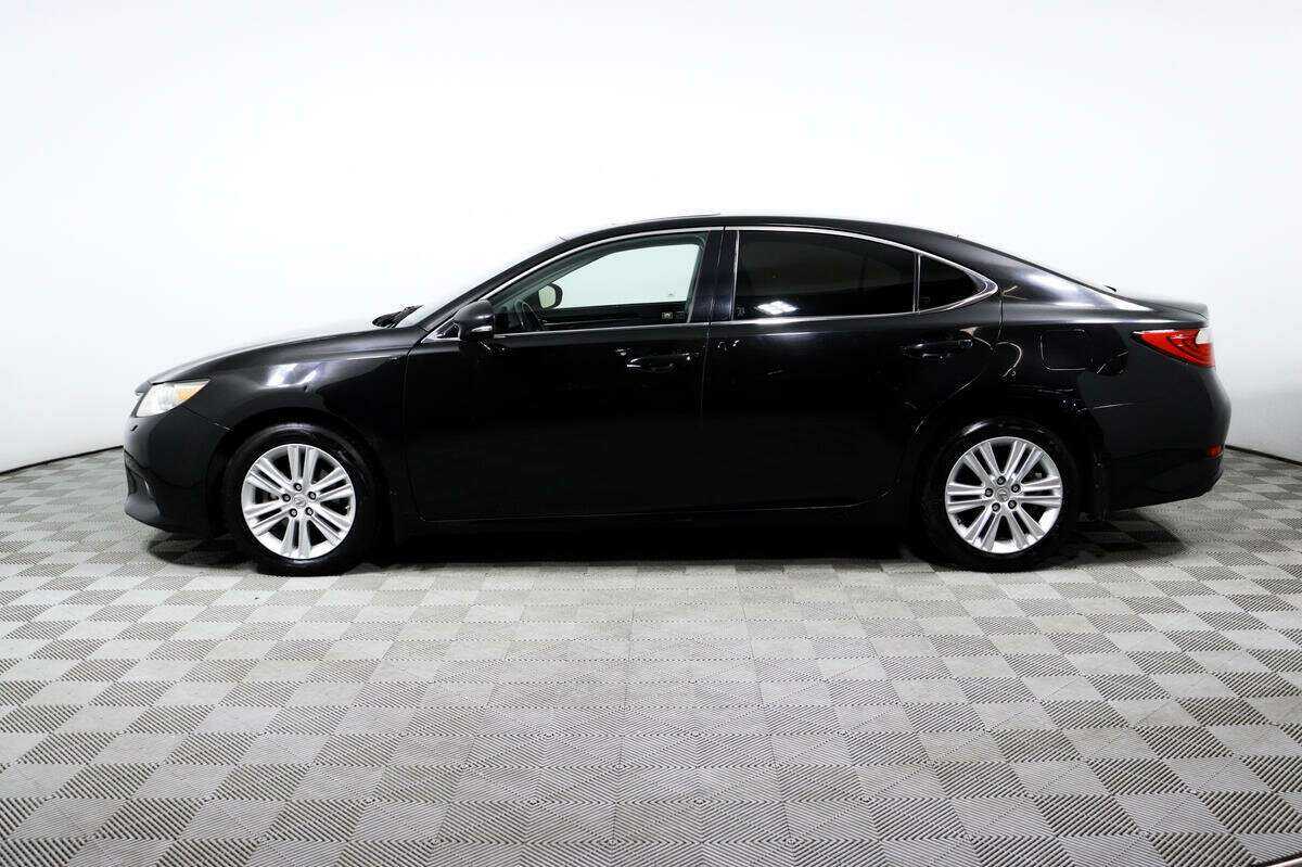 Lexus ES с пробегом — 2012 год. Фото: #7