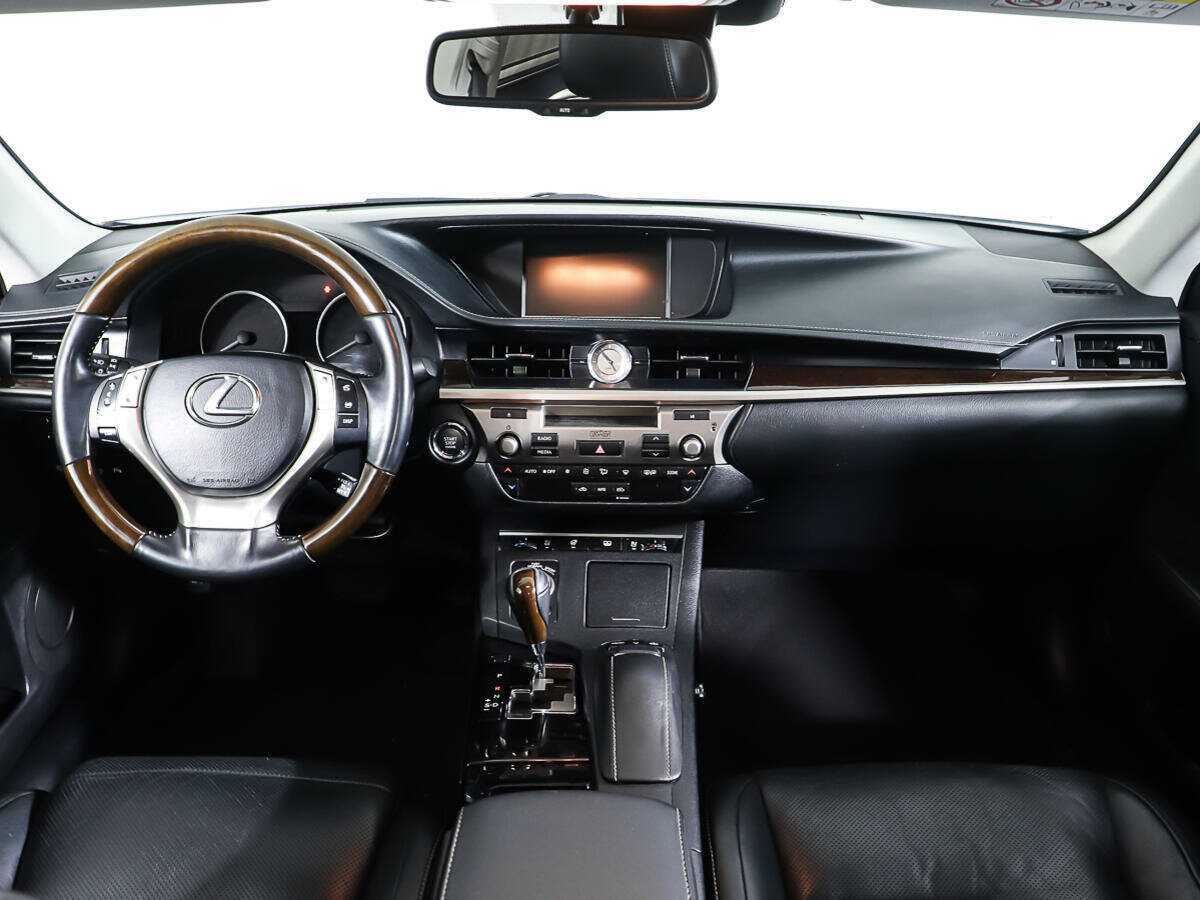 Lexus ES с пробегом — 2014 год. Фото: #10