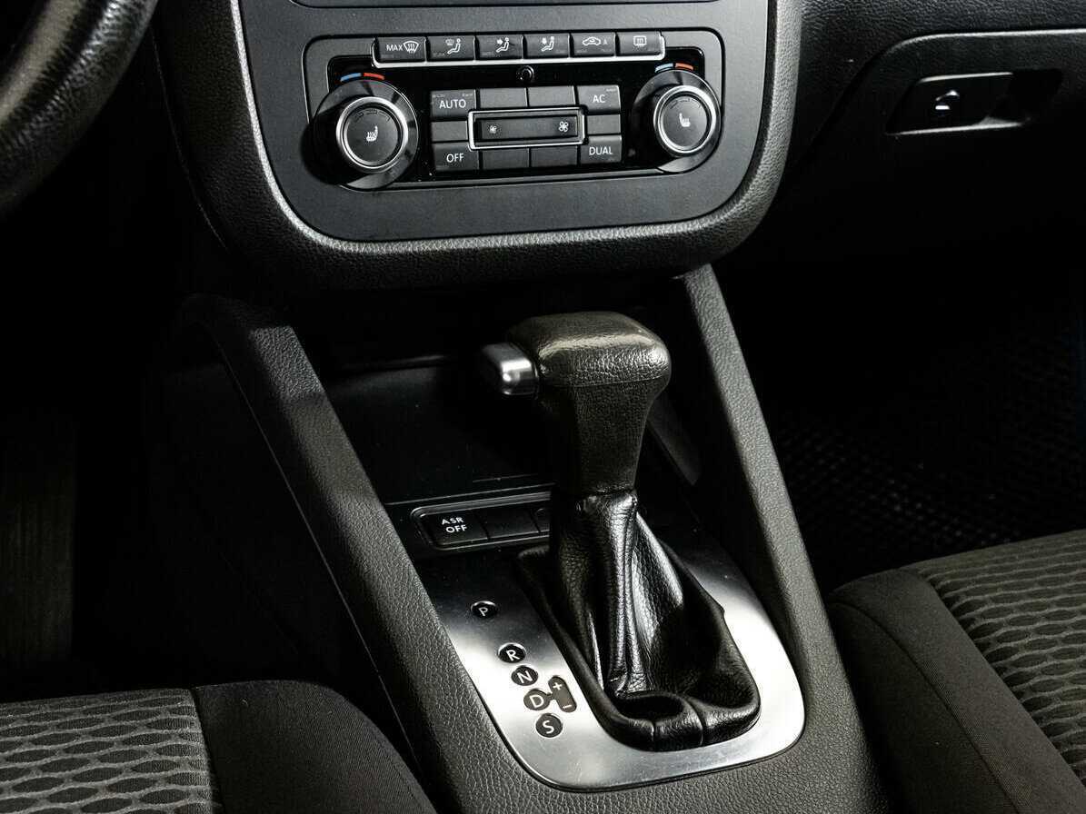 Volkswagen Jetta с пробегом — 2010 год. Фото: #9
