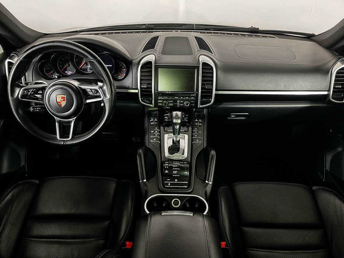 Porsche Cayenne с пробегом — 2015 год. Фото: #11