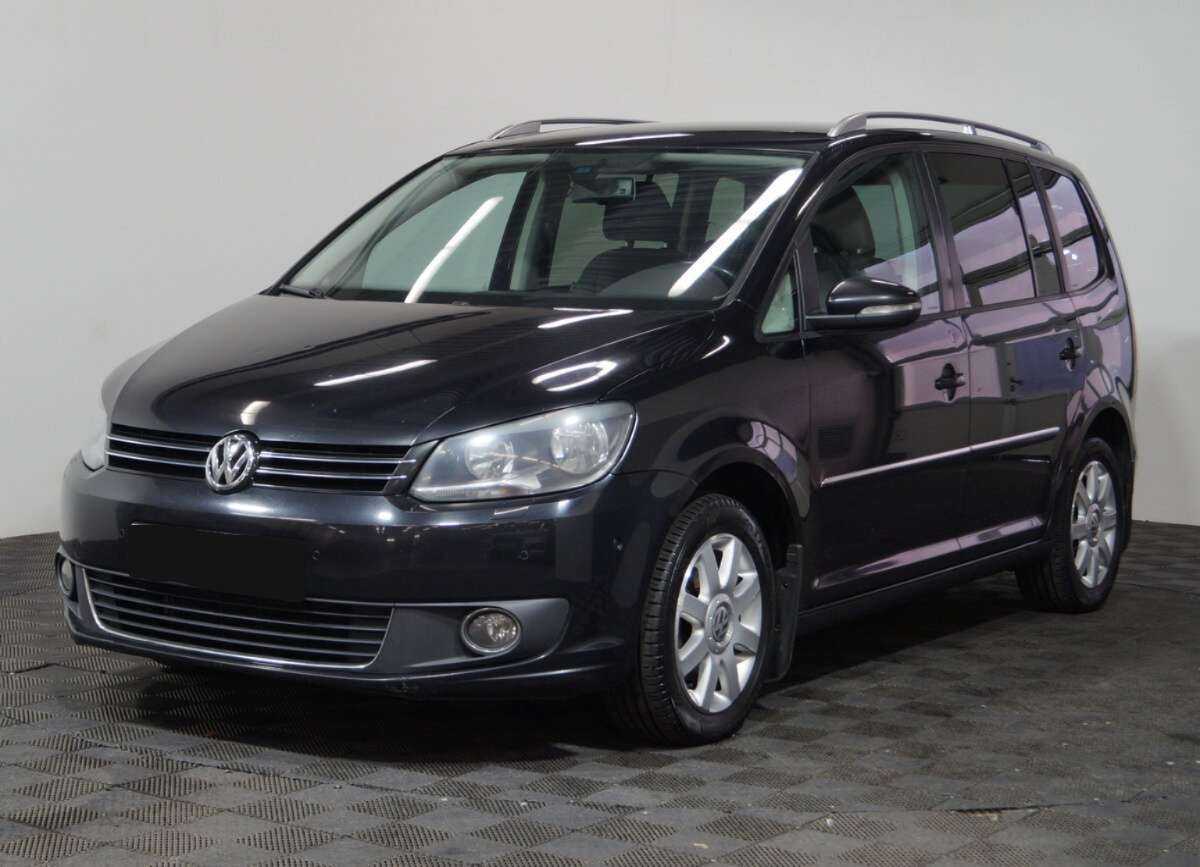 Volkswagen Touran с пробегом — 2012 год. Фото: #0