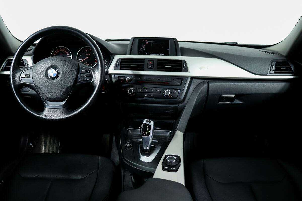 BMW 3 серии с пробегом — 2015 год. Фото: #9