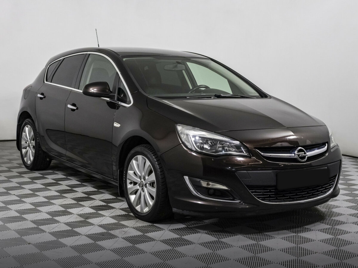 Opel Astra с пробегом — 2013 год. Фото: #2