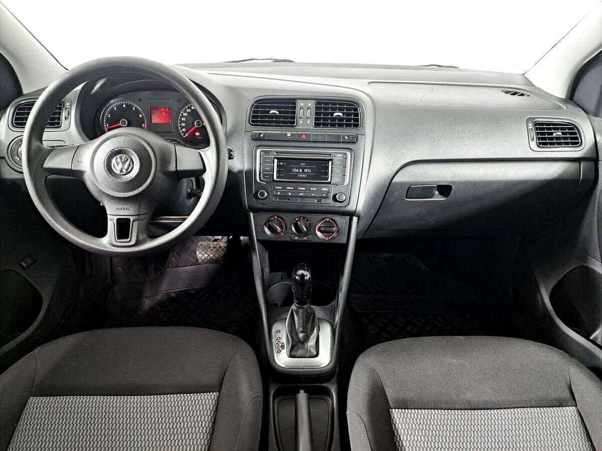 Volkswagen Polo с пробегом — 2012 год. Фото: #11