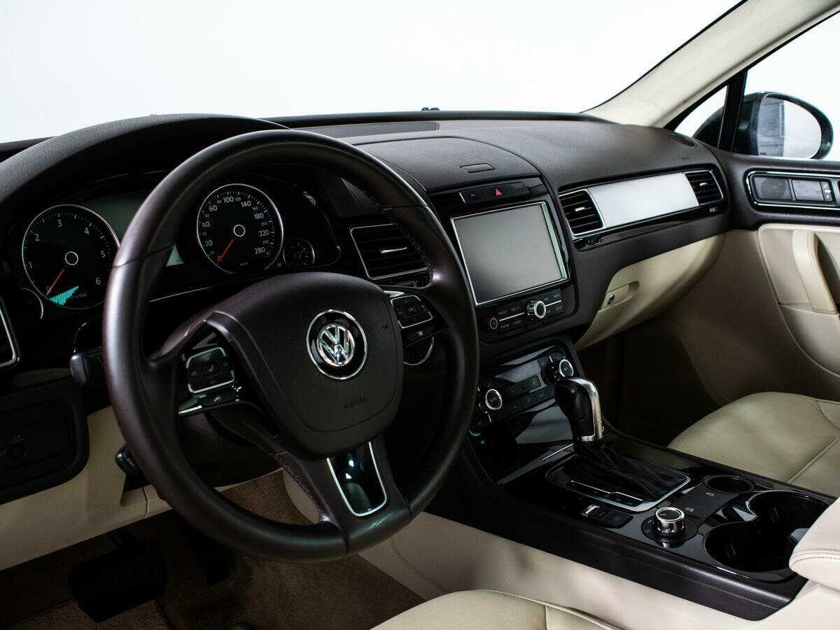 Volkswagen Touareg с пробегом — 2010 год. Фото: #10