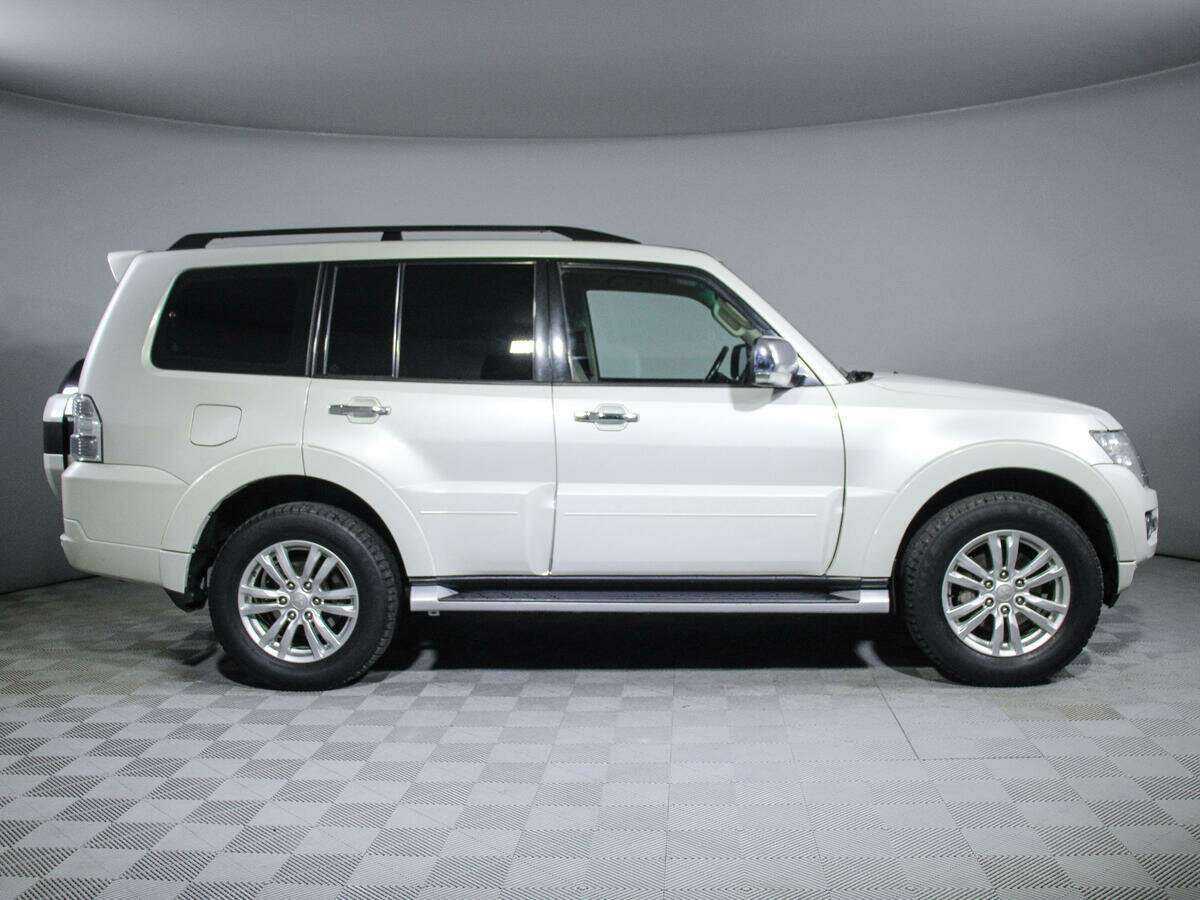 Mitsubishi Pajero с пробегом — 2017 год. Фото: #3