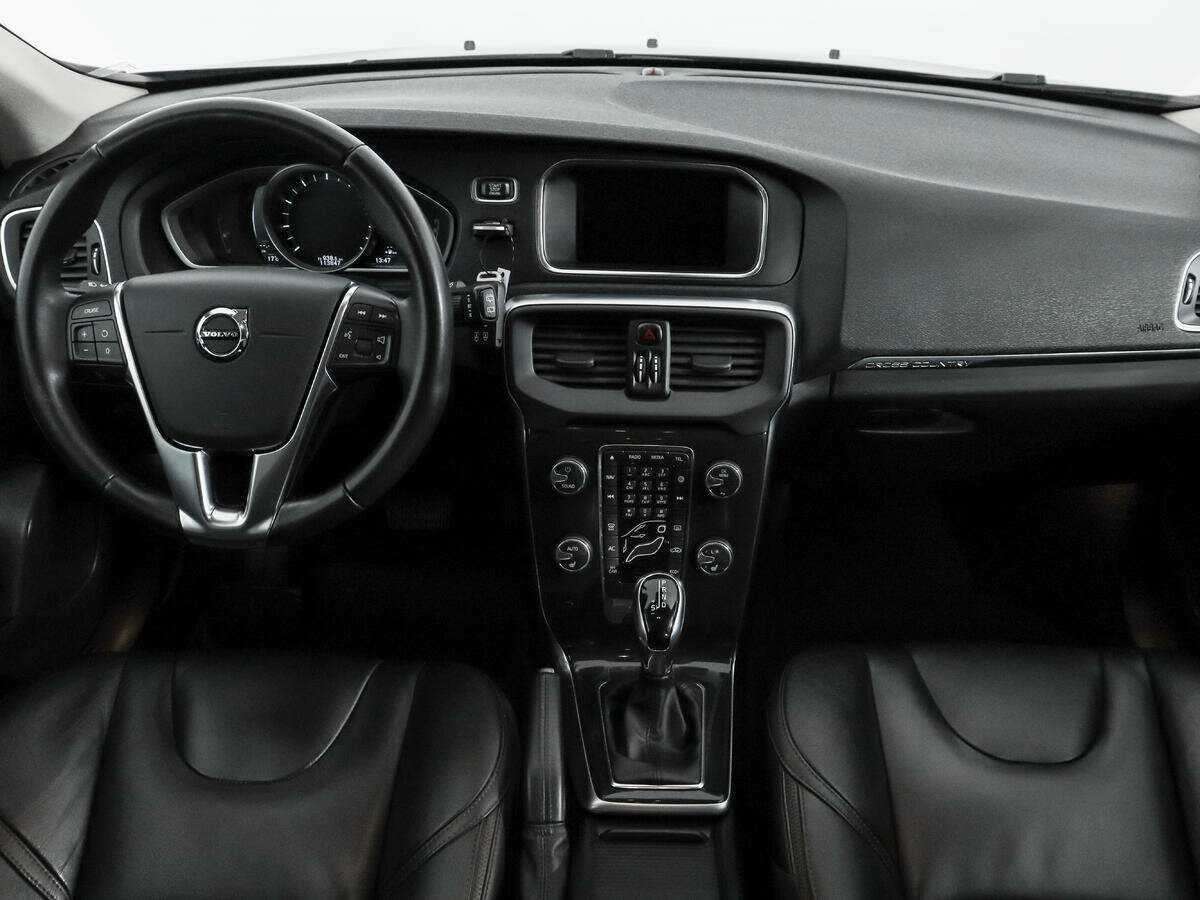 Volvo V40 Cross Country с пробегом — 2017 год. Фото: #12