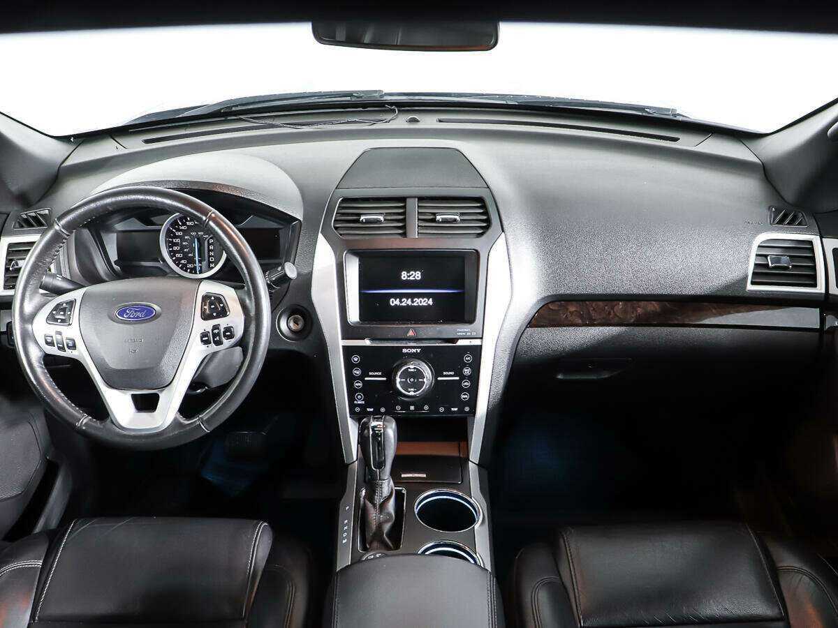 Ford Explorer с пробегом — 2011 год. Фото: #11