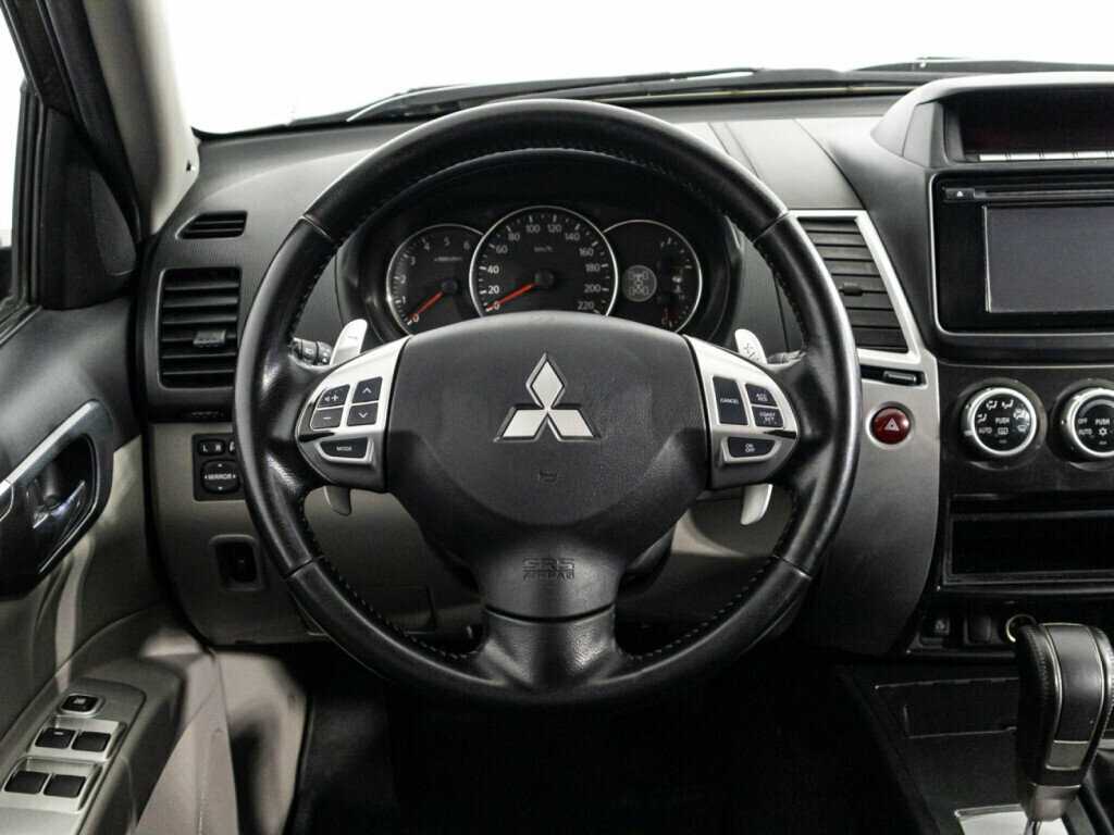 Mitsubishi Pajero Sport с пробегом — 2014 год. Фото: #15