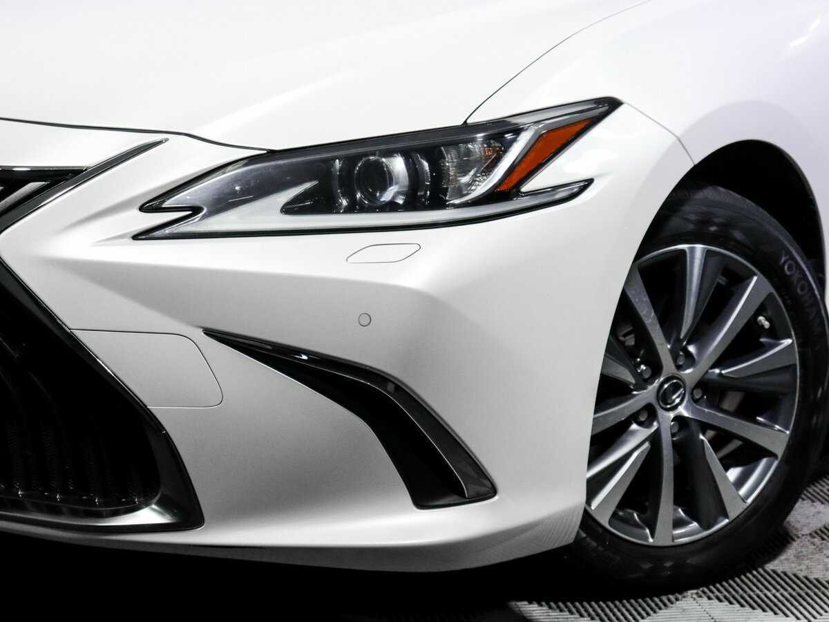 Lexus ES с пробегом — 2019 год. Фото: #12