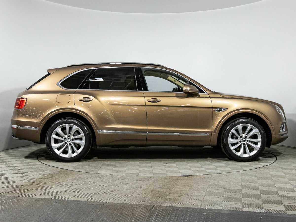 Bentley Bentayga с пробегом — 2016 год. Фото: #3
