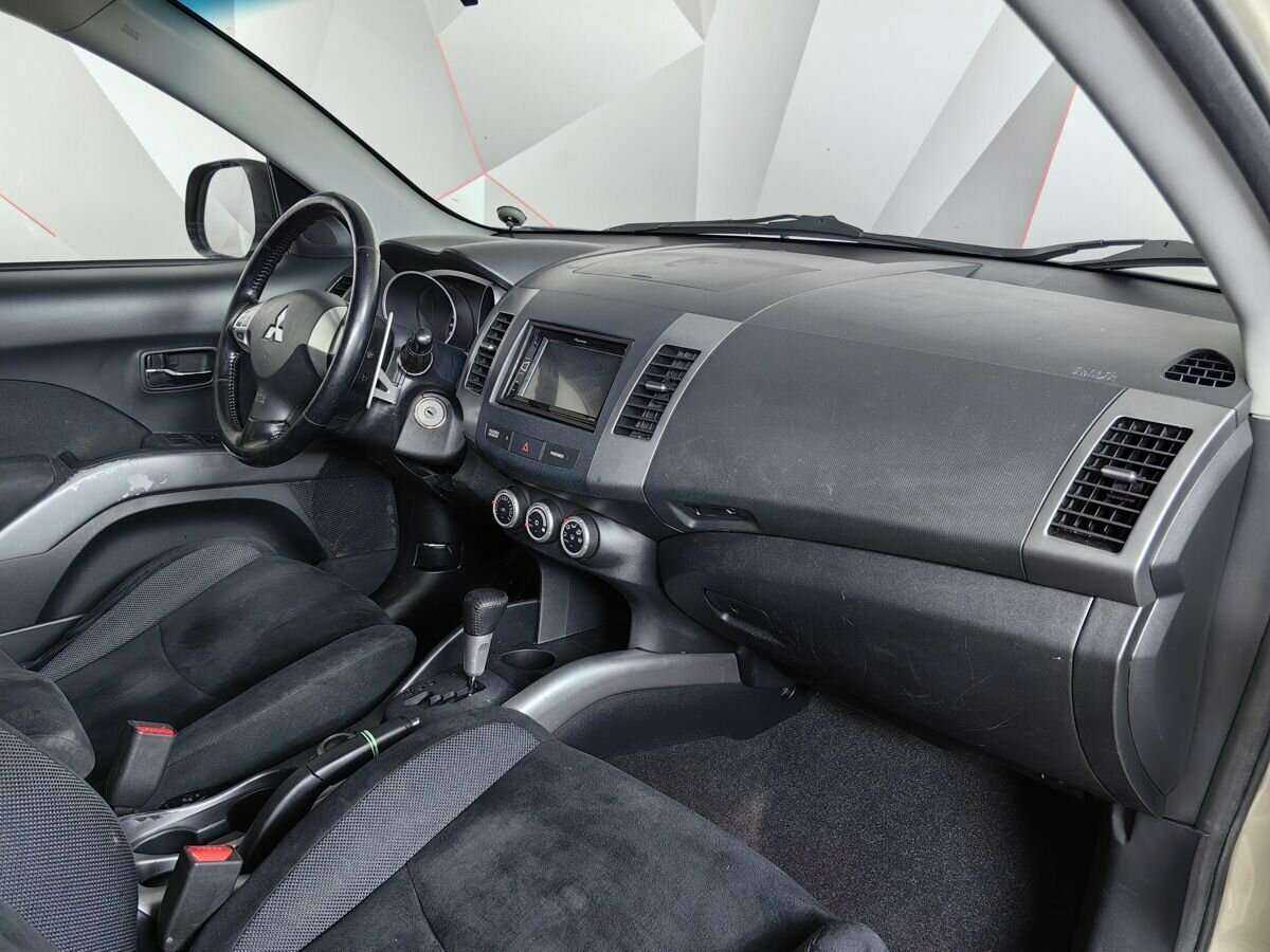 Mitsubishi Outlander с пробегом — 2008 год. Фото: #8