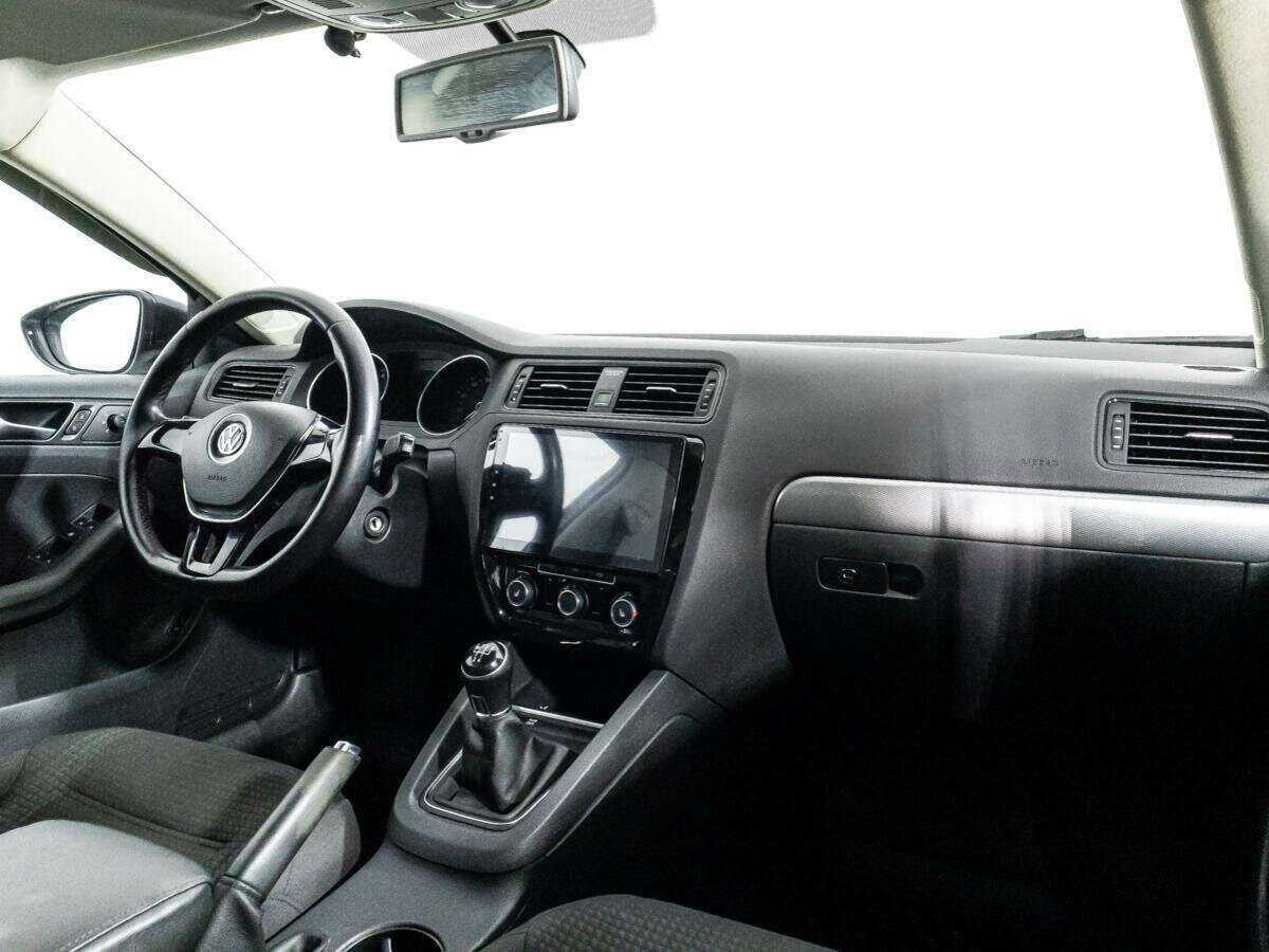 Volkswagen Jetta с пробегом — 2015 год. Фото: #8