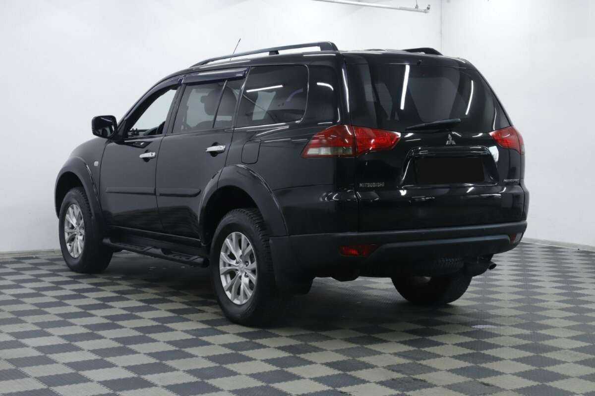 Mitsubishi Pajero Sport с пробегом — 2015 год. Фото: #1