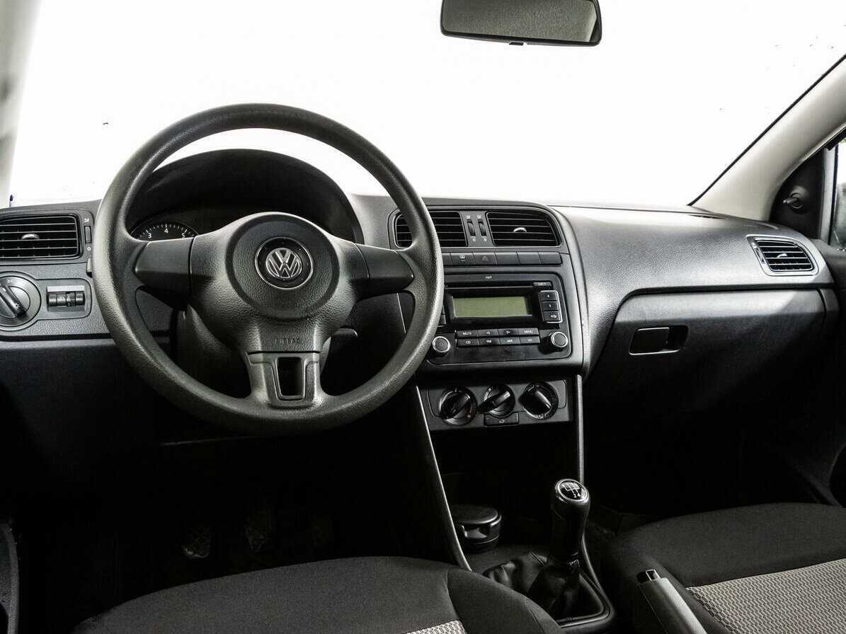 Volkswagen Polo с пробегом — 2011 год. Фото: #10