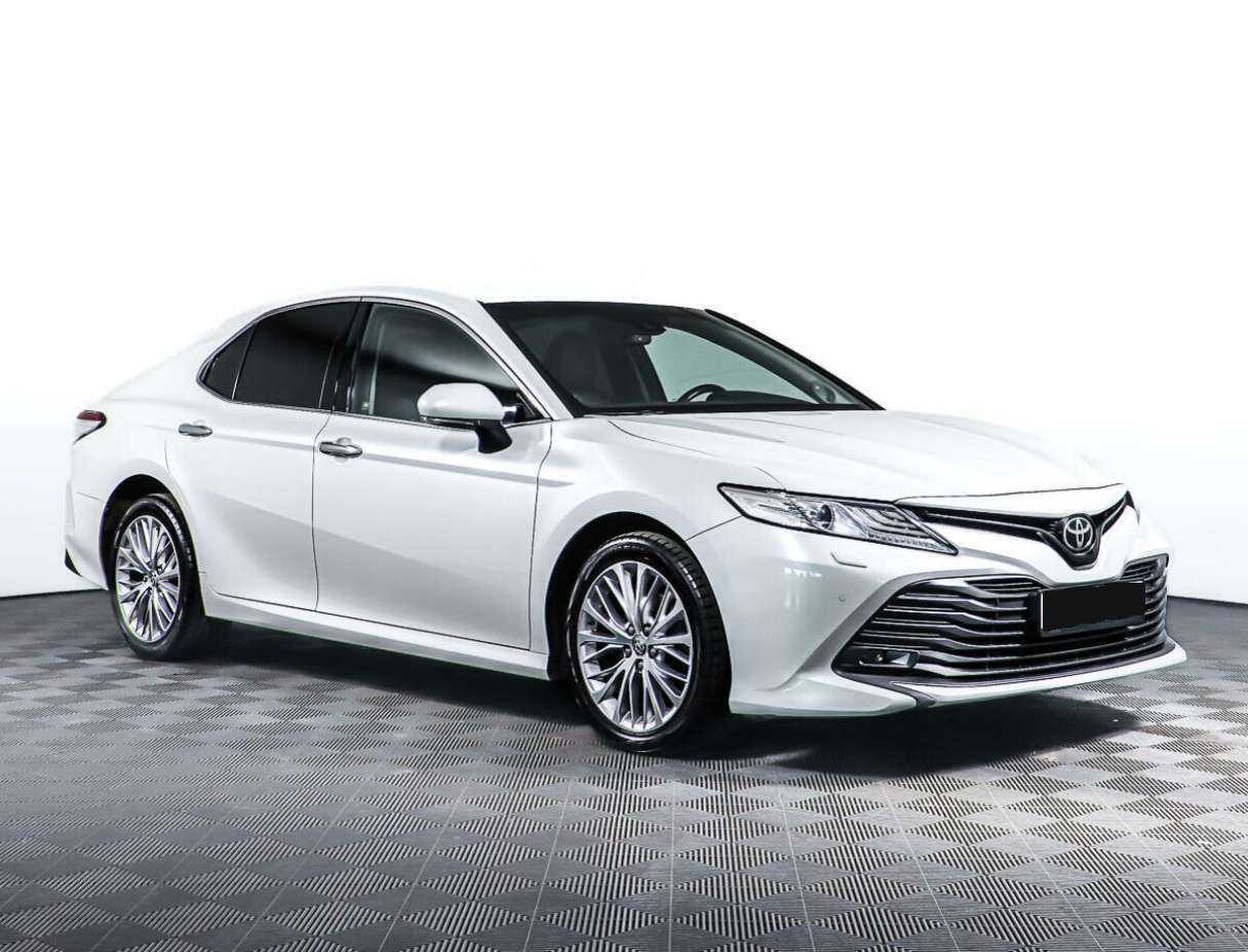 Toyota Camry с пробегом — 2019 год. Фото: #2
