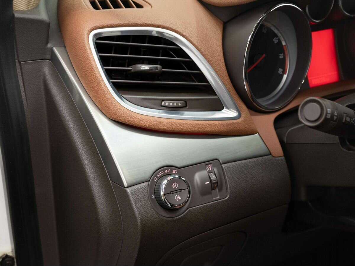 Opel Mokka с пробегом — 2014 год. Фото: #17