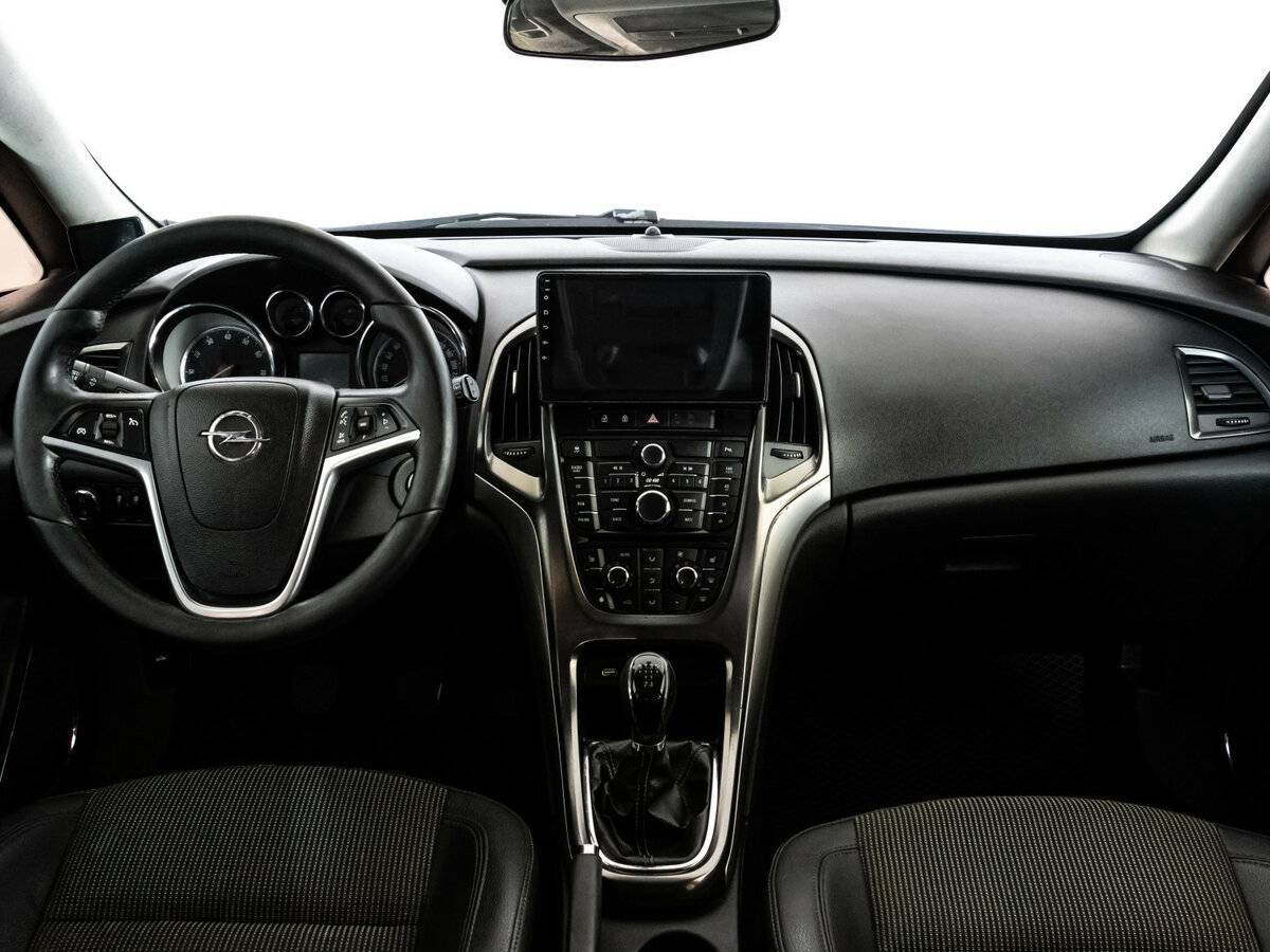 Opel Astra с пробегом — 2011 год. Фото: #7