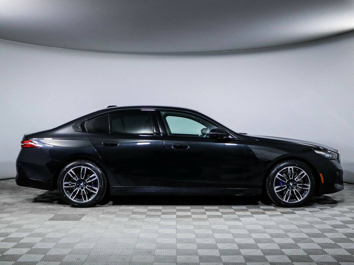 BMW 5 серии с пробегом — 2024 год. Фото: #3