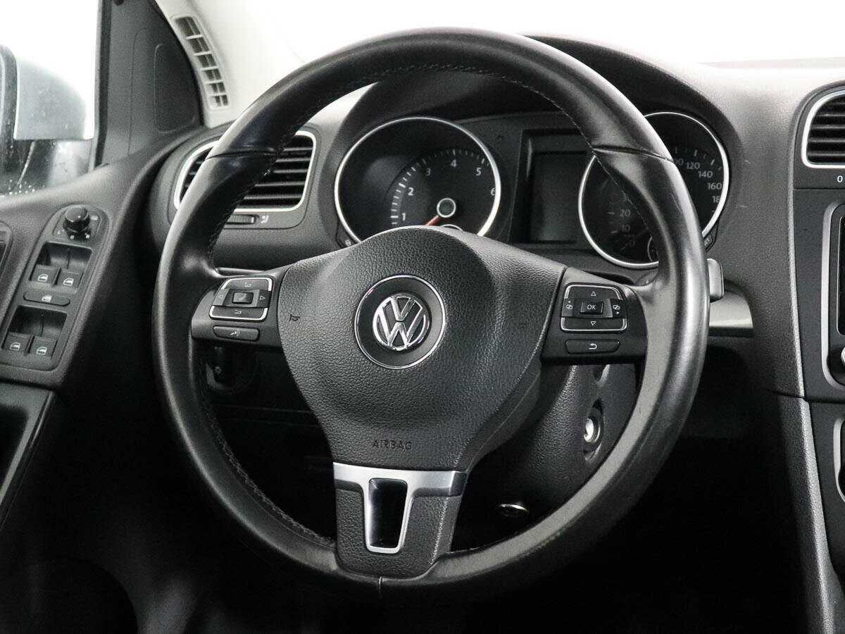Volkswagen Golf с пробегом — 2011 год. Фото: #12