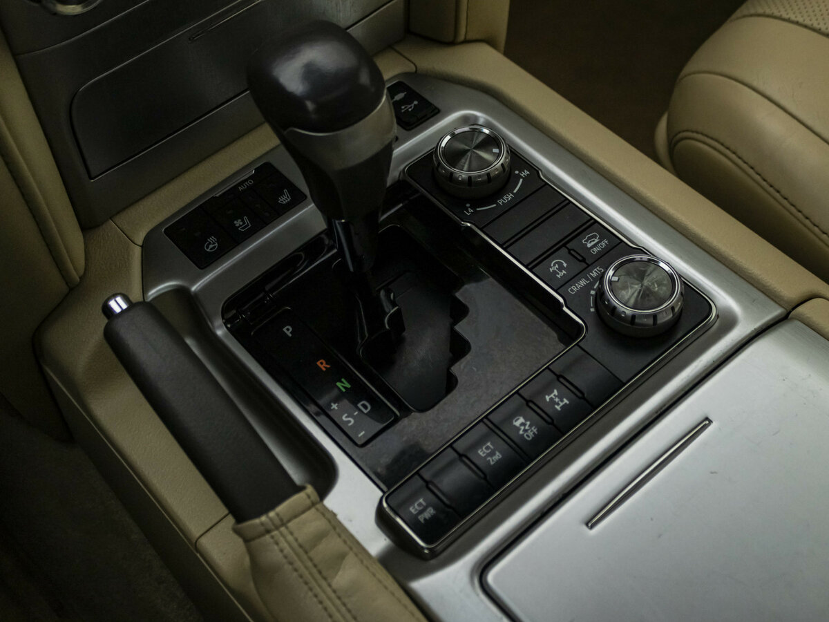 Toyota Land Cruiser с пробегом — 2016 год. Фото: #19