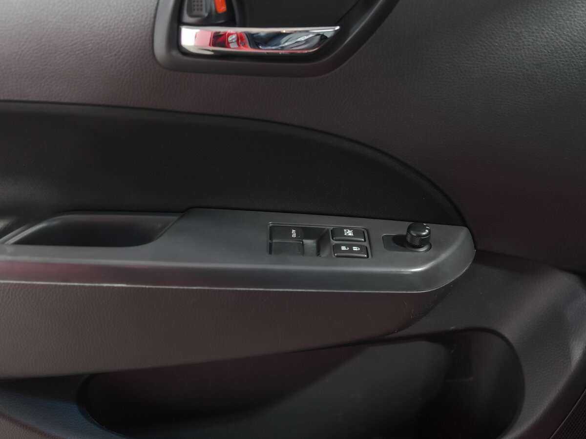 Suzuki Swift с пробегом — 2011 год. Фото: #11