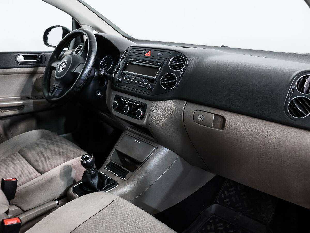 Volkswagen Golf Plus с пробегом — 2011 год. Фото: #10